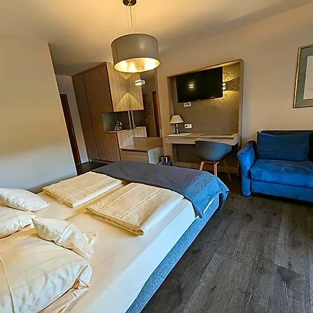 Weinhotel St. Stephanus 젤틴겐라티그
