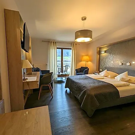 Weinhotel St. Stephanus 4* 젤틴겐라티그