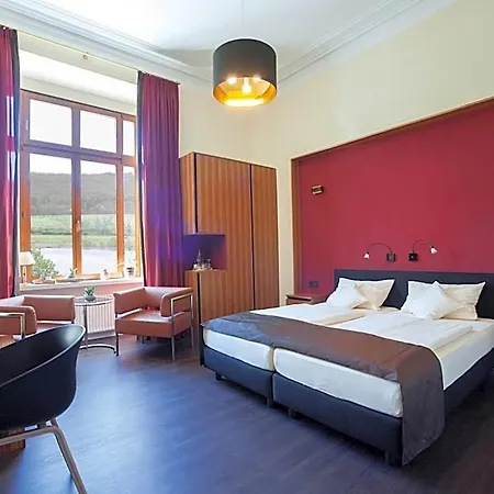 Weinhotel St. Stephanus 젤틴겐라티그