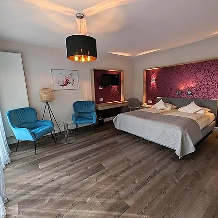 Weinhotel St. Stephanus 4* 젤틴겐라티그