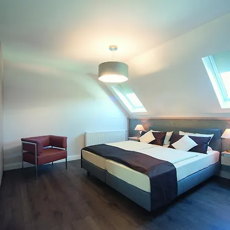 Weinhotel St. Stephanus 4* זלטינגן-רכטינג