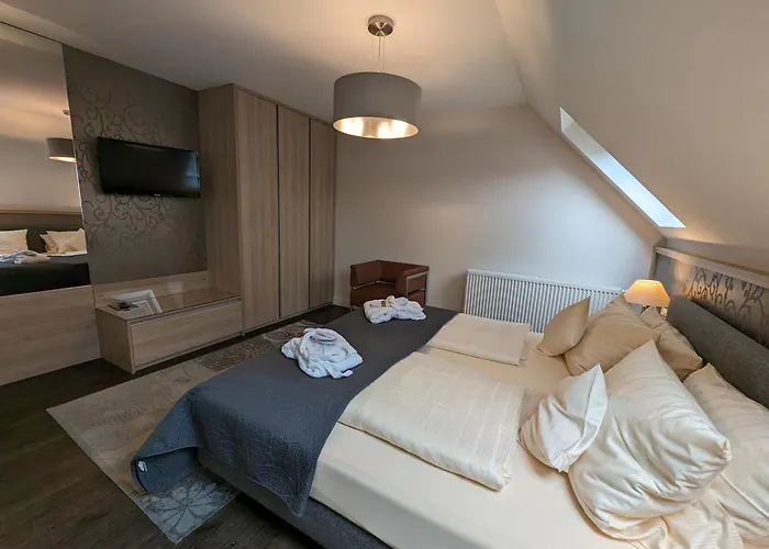 Weinhotel St. Stephanus 젤틴겐라티그