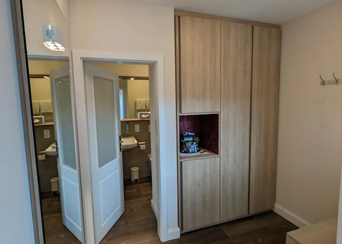 Weinhotel St. Stephanus 젤틴겐라티그