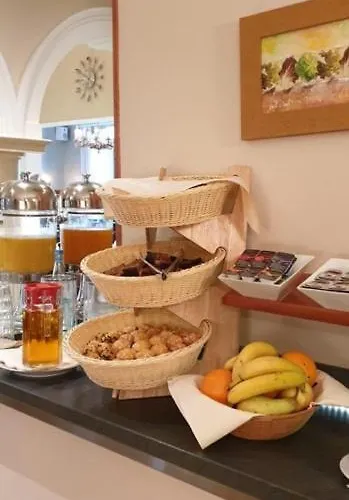 Weinhotel St. Stephanus 젤틴겐라티그